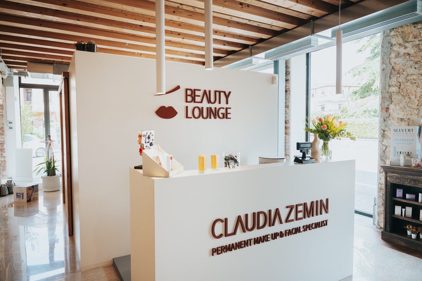 Beauty Lounge | Claudia Zemin - Trucco permanente e trattamenti viso · Foto 3